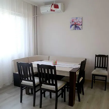 Niko's With Balcony * 플로브디프