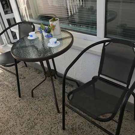 아파트 Niko's With Balcony *