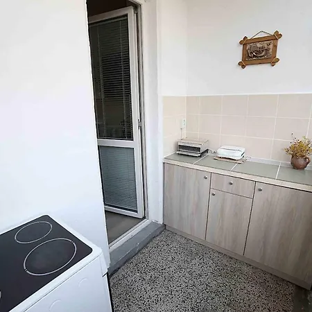 Niko's With Balcony 아파트 *